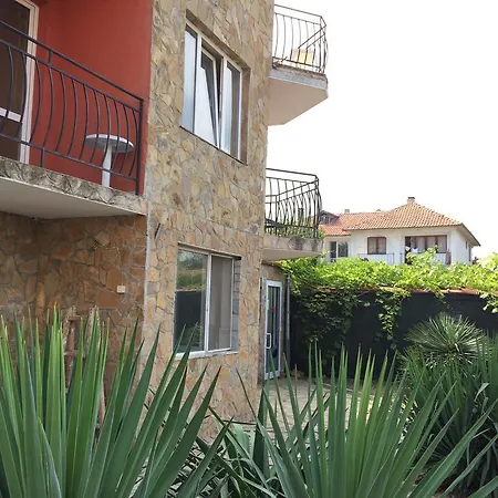 Affittacamere The House Ravda